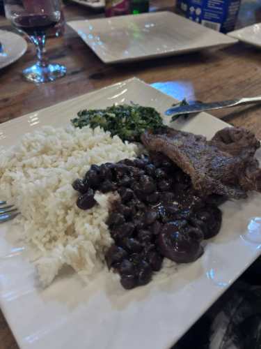 Refeição preparada pela cozinheira exclusiva