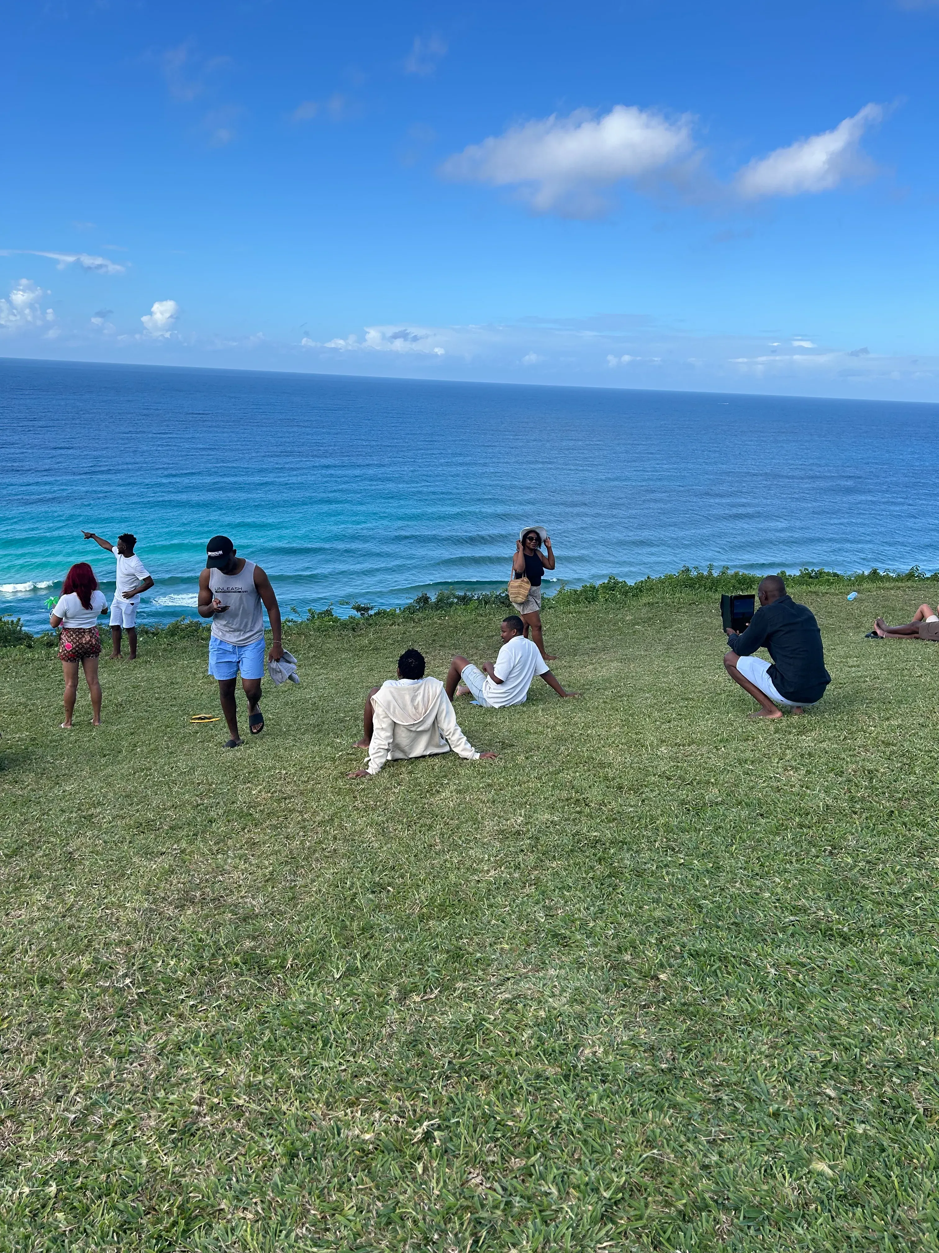 Grupo à beira-mar em Ponta Malongane